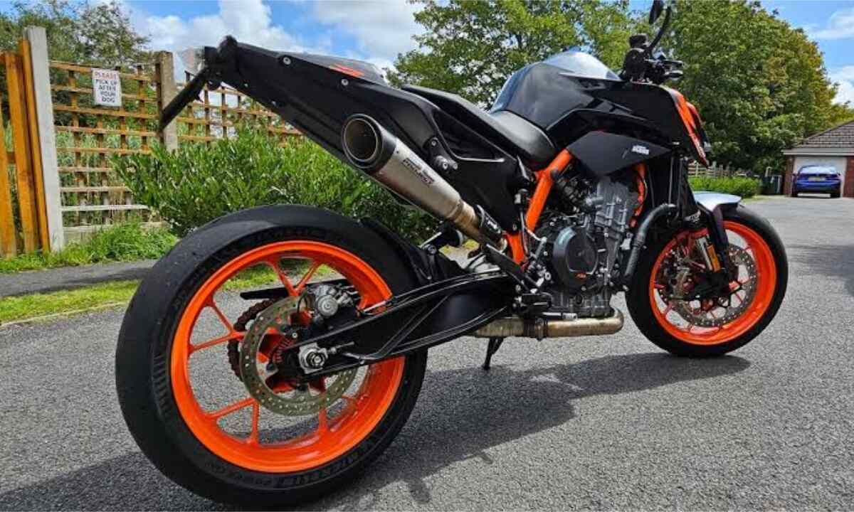 KTM 890 Duke R Bike Features