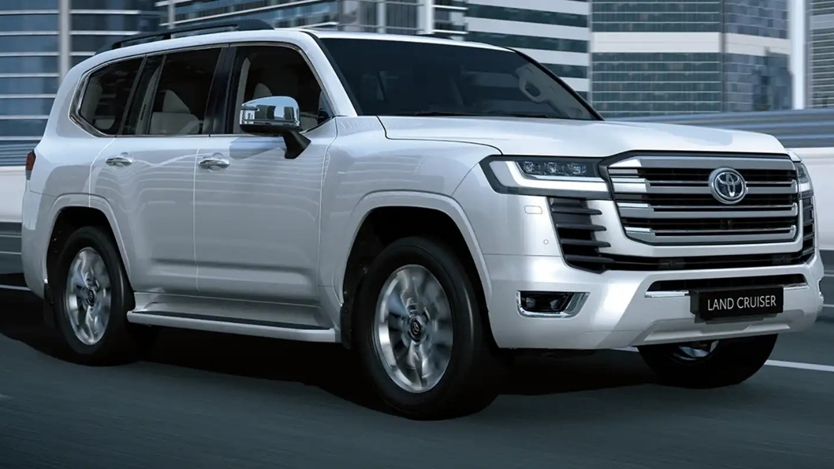Toyota Land Cruiser 300 की कीमत 2.10 करोड़ से शुरू, जानें इसके शानदार फीचर्स और लग्ज़री लुक