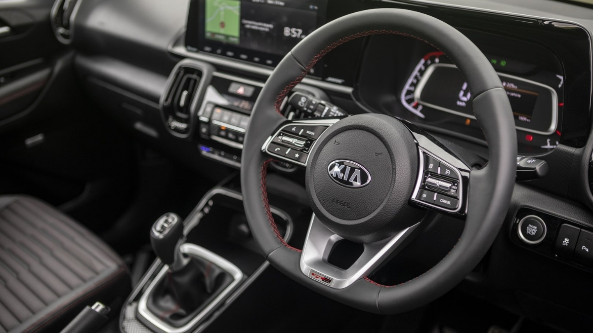 Kia Sonet 7.99 लाख से शुरू: जबरदस्त फीचर्स और 24.1 kmpl माइलेज वाली स्टाइलिश SUV