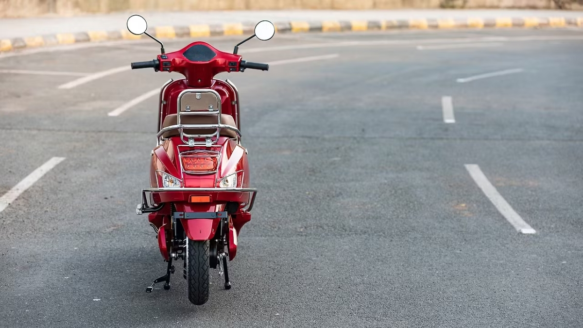 Benling Aura: सिर्फ 90,000 में पाएं 60kmph स्पीड और 6 घंटे की चार्जिंग बैकअप वाला स्मार्ट स्कूटर