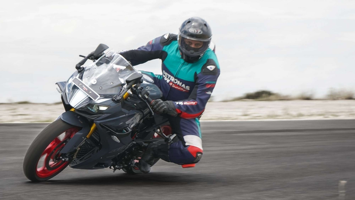 TVS Apache RR 310 कीमत और फीचर्स: दमदार पावर के साथ रफ्तार का नया अंदाज