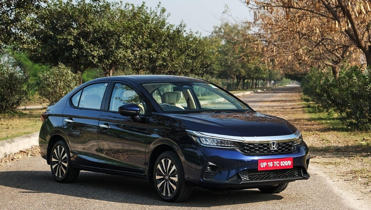 Honda City: 12.08 लाख में मिल रहा है 506 लीटर बूट स्पेस, ADAS और Wireless Charging